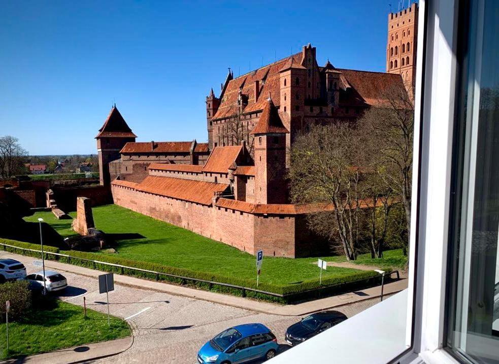 Widok Zamku O Poranku Apartman Malbork Kültér fotó