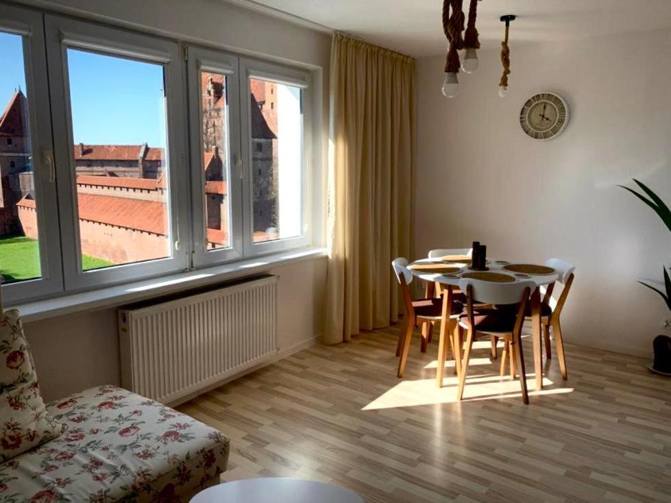 Widok Zamku O Poranku Apartman Malbork Kültér fotó