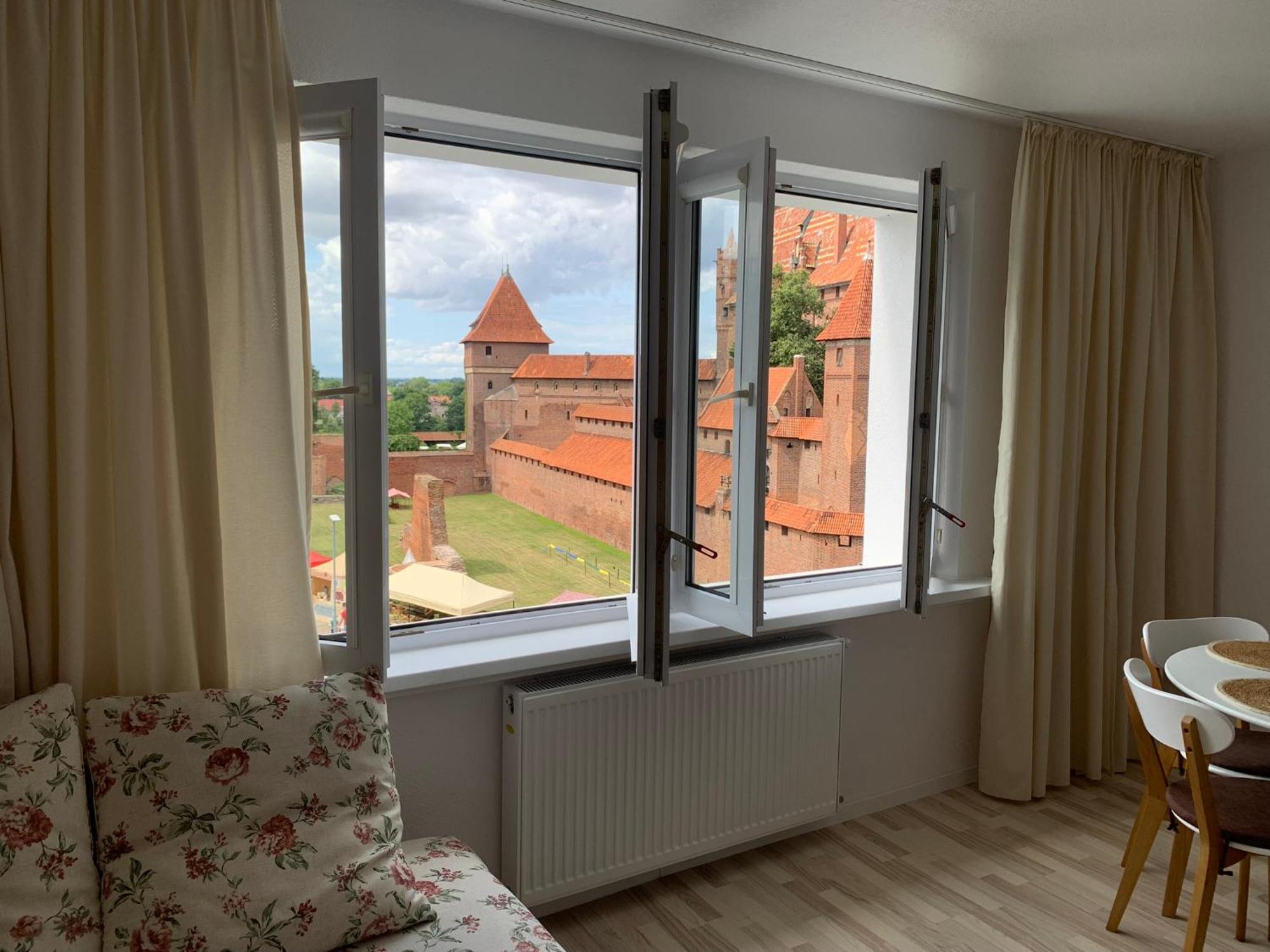 Widok Zamku O Poranku Apartman Malbork Kültér fotó